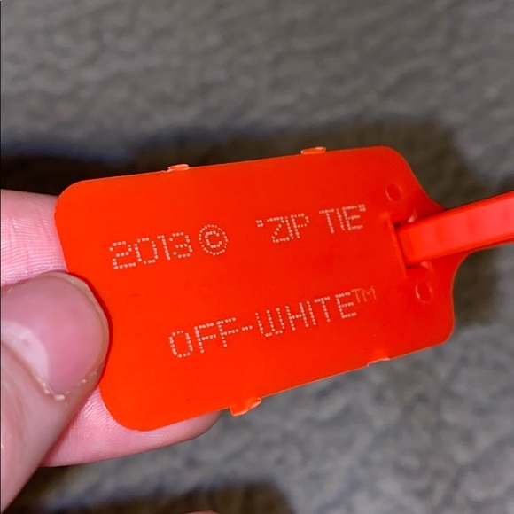 SOLD OFF-WHITE “product bag” & “zip tie” - Picture 4 of 5